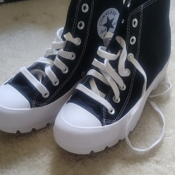 Converse Black and White High-Top Sneakers Classic Design - Picture 4 of 5